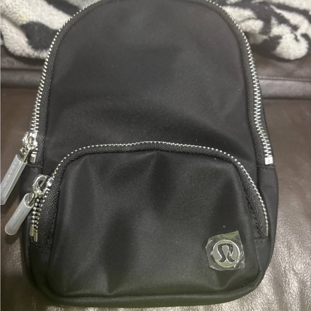 lululemon athletica women’s Black Compact Sling Bag